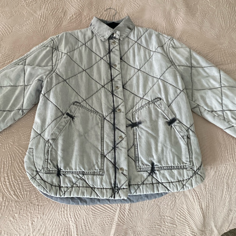 Stonewashed, light grey jacket jacket. Medium weight. Perfect for Fall!